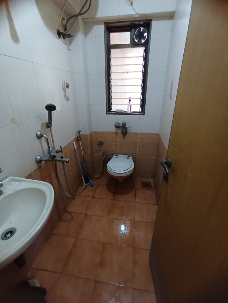 Bathroom, k-raheja-palm-court 1 Bedroom 410 Sq.Ft. Apartment In Malad West Mumbai 8880310