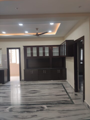 Room in 3 BHK Builder Floor at Kondapur – for Rent