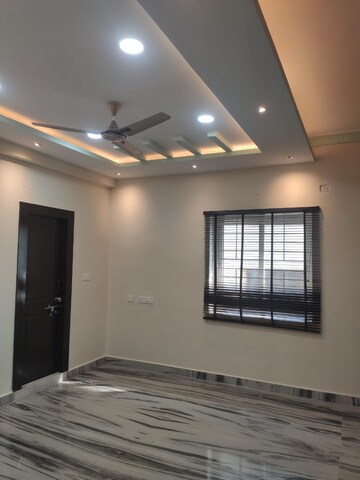 Room in 3 BHK Builder Floor at Kondapur – for Rent