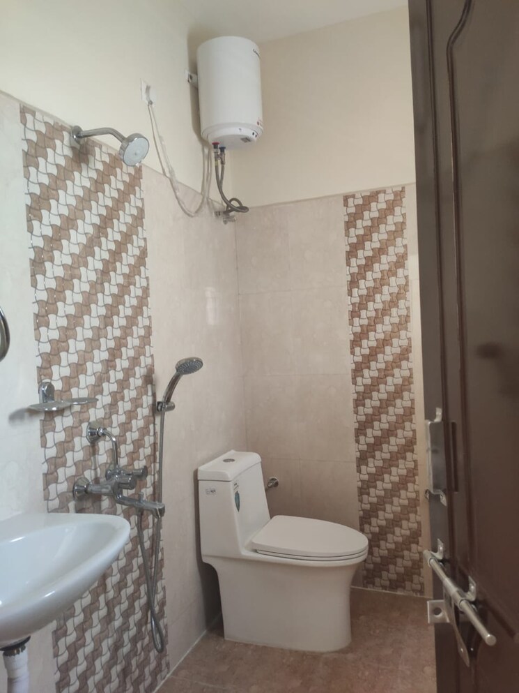 Bathroom, kondapur 3 Bedroom 2000 Sq.Ft. Builder Floor In Kondapur Hyderabad 8880308