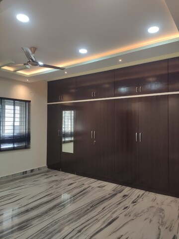 Bedroom in 3 BHK Builder Floor at Kondapur – for Rent