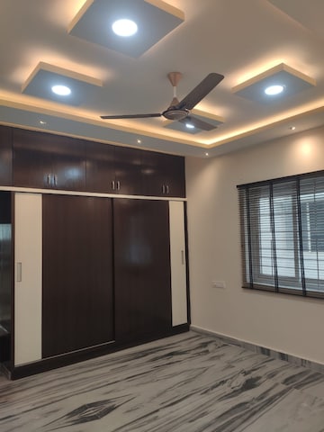 Room in 3 BHK Builder Floor at Kondapur – for Rent