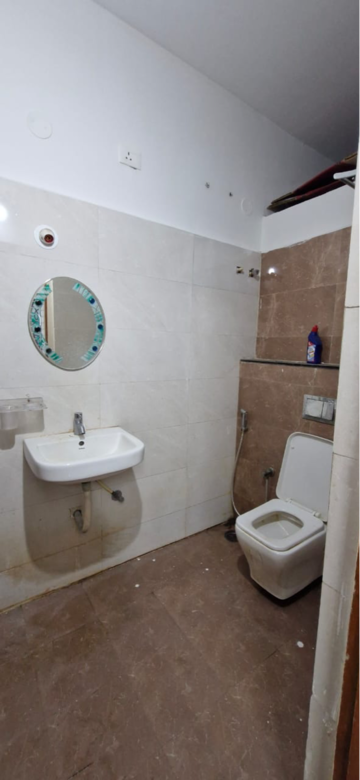 Attached Bathroom in 3 BHK Builder Floor at Kondapur – for Rent