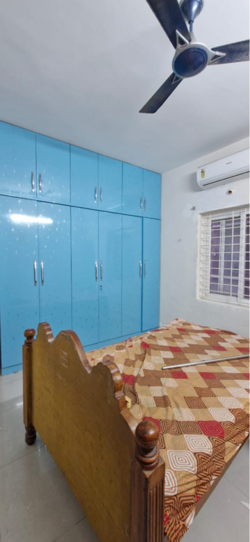 Room in 3 BHK Builder Floor at Kondapur – for Rent
