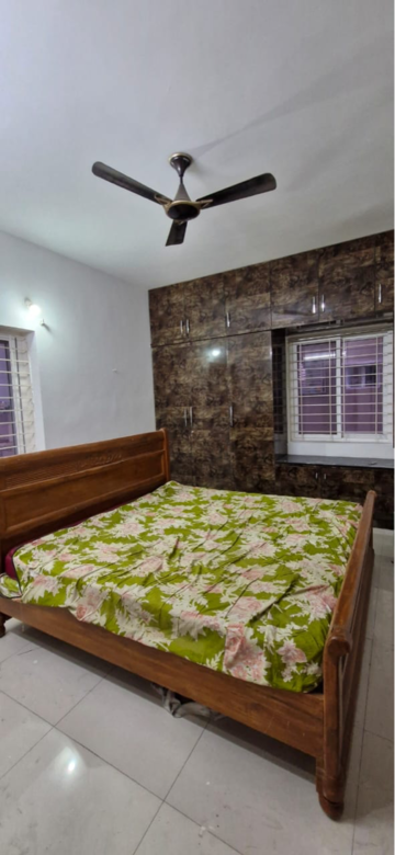 Room in 3 BHK Builder Floor at Kondapur – for Rent