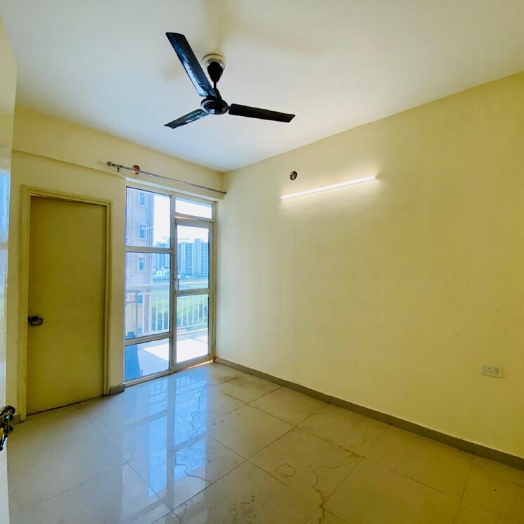 Room, signature-the-serenas 2 Bedroom 724 Sq.Ft. Apartment In Sohna Sector 33 Gurgaon 8880344