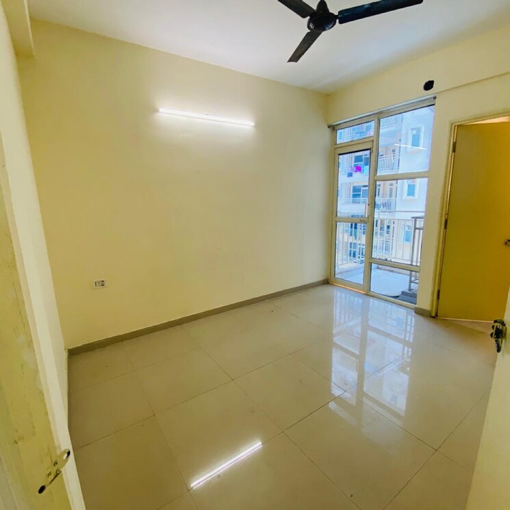 Room, signature-the-serenas 2 Bedroom 822 Sq.Ft. Apartment In Sohna Sector 33 Gurgaon 8880352