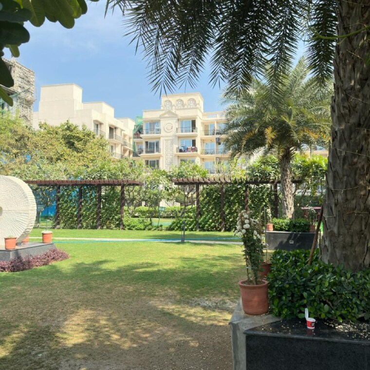 Garden, signature-the-serenas 2 Bedroom 822 Sq.Ft. Apartment In Sohna Sector 33 Gurgaon 8880352