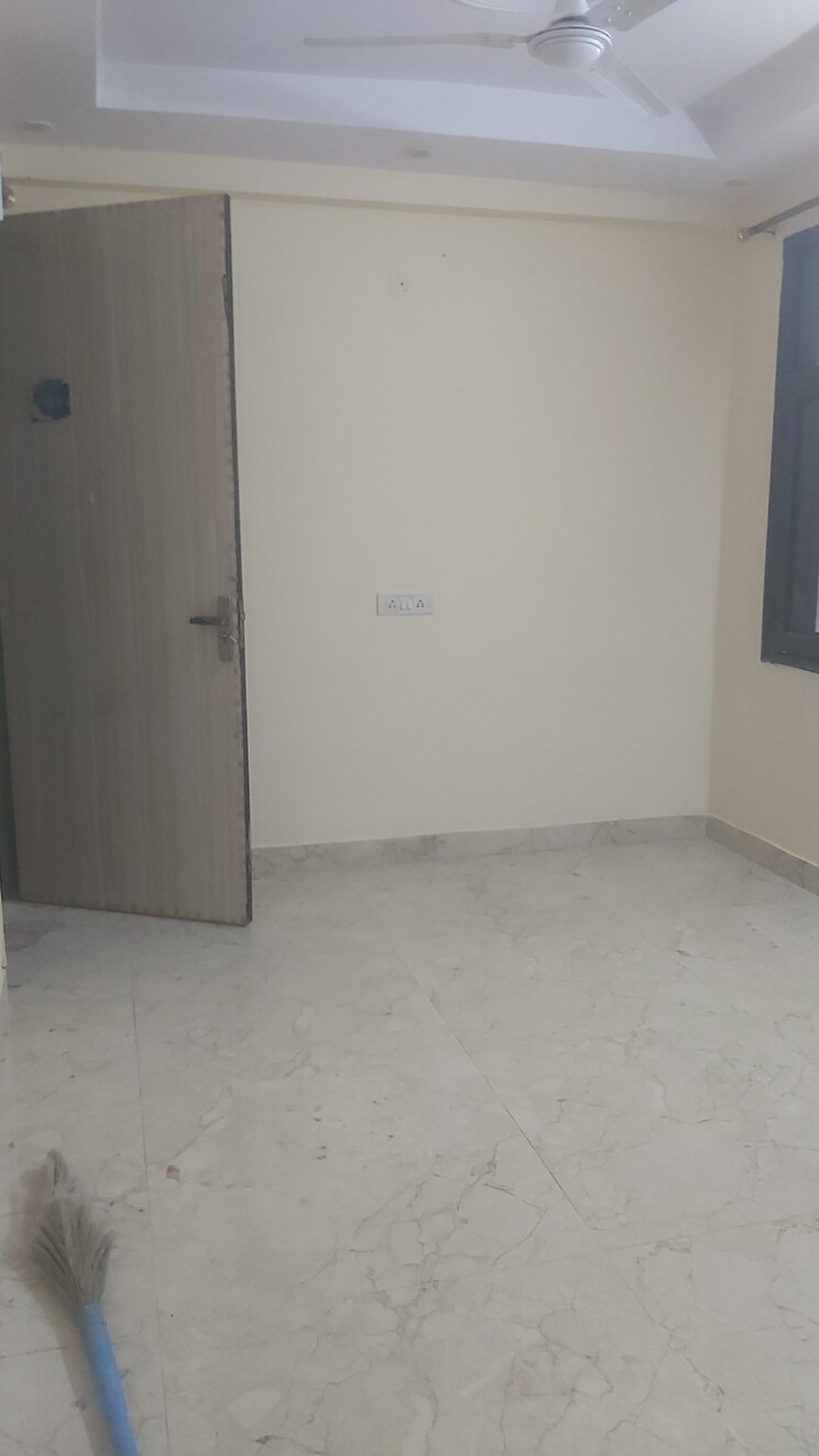 Room, mayur vihar 2.5 Bedroom 750 Sq.Ft. Builder Floor In Mayur Vihar Delhi 8880363