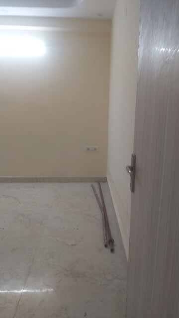 Room in 2.5 BHK Builder Floor at Mayur Vihar – for Rent