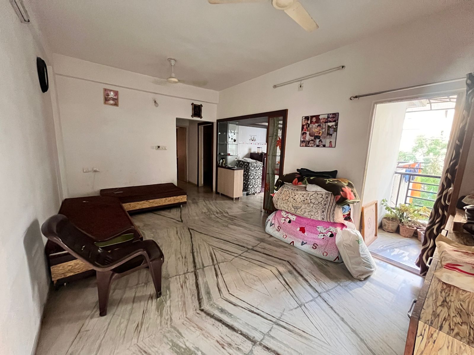 Bedroom in 2 BHK Apartment at Makarba – for Rent