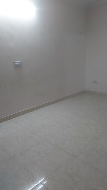 Room in 3.5 BHK Apartment at Mayur Vihar – for Sale