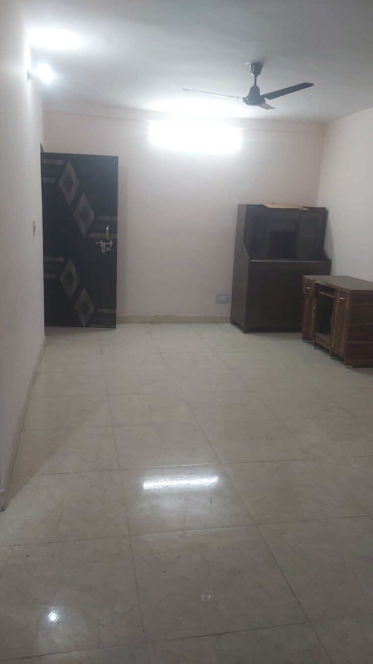 Room, mayur vihar 3.5 Bedroom 1450 Sq.Ft. Apartment In Mayur Vihar Delhi 8880402