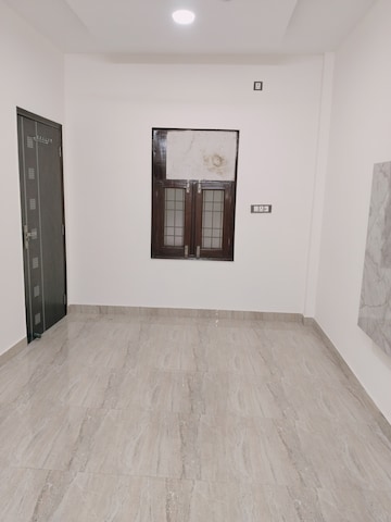 Room in 1.5 BHK Apartment at Sarita Vihar – for Rent