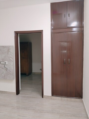 Room in 1.5 BHK Apartment at Sarita Vihar – for Rent