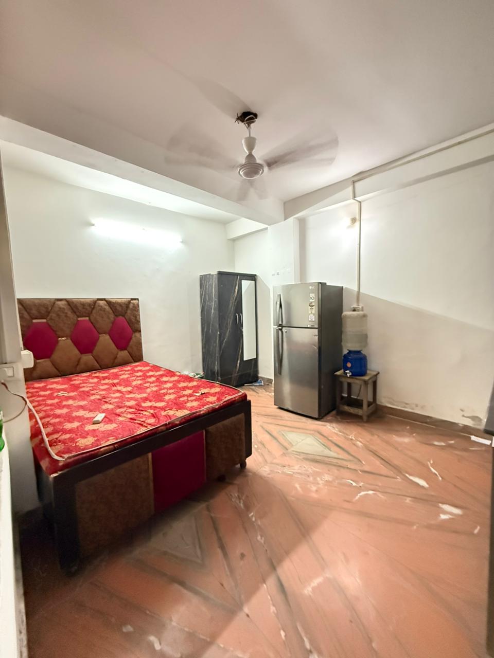 1 RkBuilder Floor For Rent in Paryavaran Complex