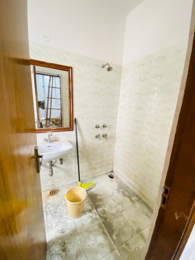 Bathroom, palam-vihar-residents-association 2 Bedroom 1460 Sq.Ft. Builder Floor In Palam Vihar Gurgaon 8880432