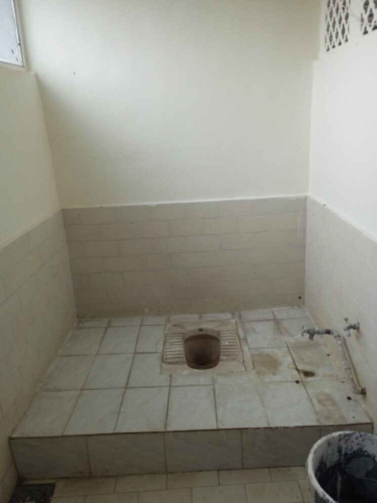 Bathroom, chala 1 Bedroom 650 Sq.Ft. Apartment In Chala Vapi 8880456
