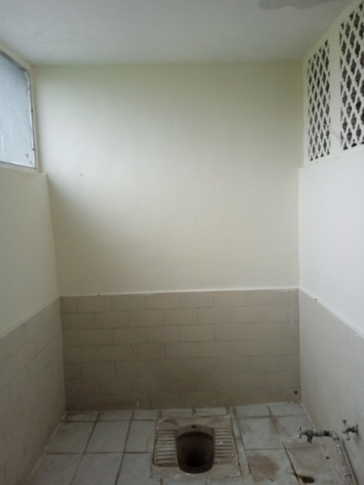 Bathroom, chala 1 Bedroom 650 Sq.Ft. Apartment In Chala Vapi 8880456