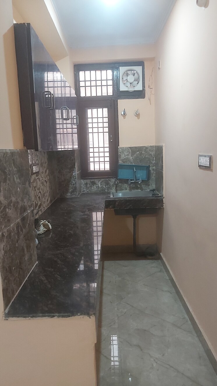 Kitchen, mayur vihar 2.5 Bedroom 650 Sq.Ft. Builder Floor In Mayur Vihar Delhi 8880449