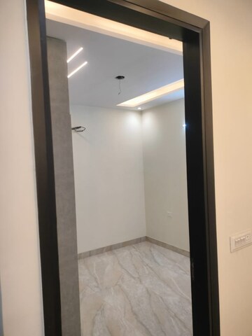 Room in 2 BHK Builder Floor at Tilak Nagar – for Rent