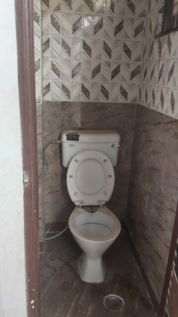 Bathroom in 2.5 BHK Builder Floor at Mayur Vihar – for Rent