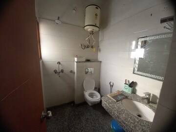 Bathroom in 1 BHK Builder Floor at Sector 46 – for Rent