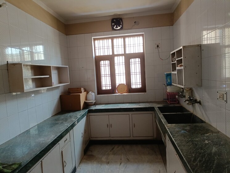 Kitchen, sector 31 1 Bedroom 100 Sq.Ft. Penthouse In Sector 31 Faridabad 8880453