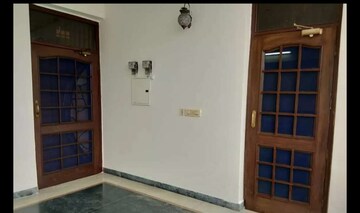 Room in 3 BHK Builder Floor at Sector 40 – for Rent