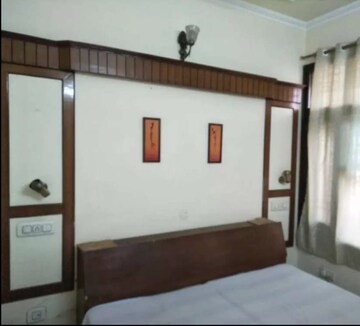 Building Lobby in 3 BHK Builder Floor at Sector 40 – for Rent