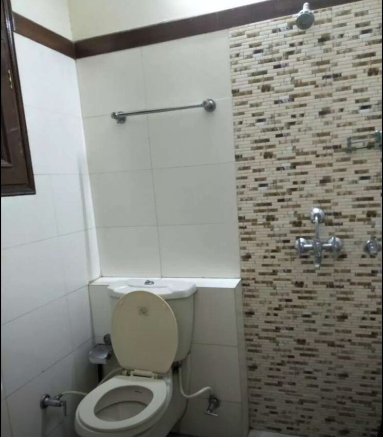 Bathroom, sector 40 3 Bedroom 2500 Sq.Ft. Builder Floor In Sector 40 Chandigarh 8880486