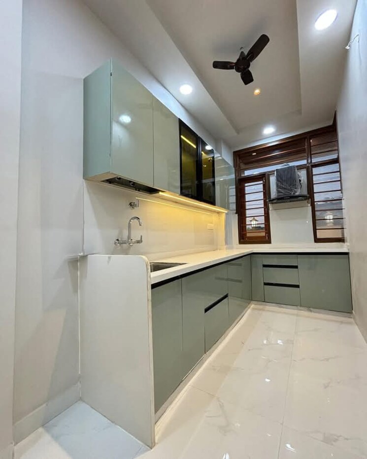 Kitchen, igi airport area 3 Bedroom 1200 Sq.Ft. Builder Floor In Igi Airport Area Delhi 8880505