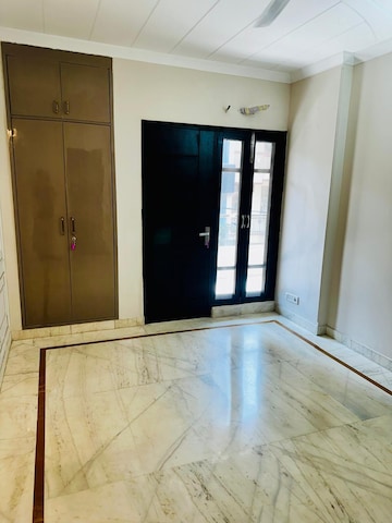 Room in 3 BHK Builder Floor at Boutique Residential Apartment, Greater Kailash I – for Sale