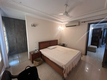 Master Bedroom in 3 BHK Builder Floor at Pamposh Enclave – for Rent