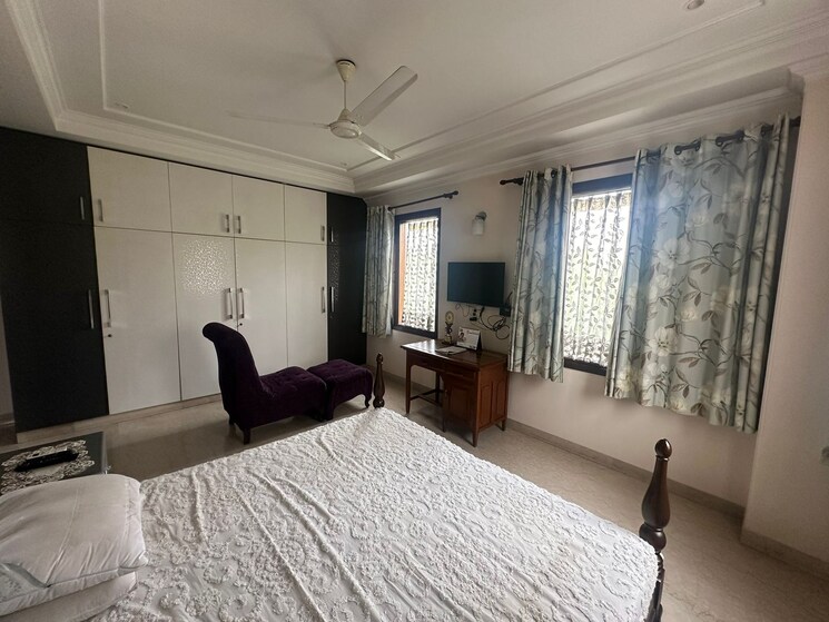 Bedroom, pamposh enclave 3 Bedroom 250 Sq.Yd. Builder Floor In Pamposh Enclave Delhi 8880549