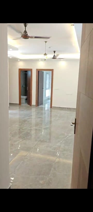 Room in 3.5 BHK Apartment at SVP Gulmohur Greens, Mohan Nagar – for Rent