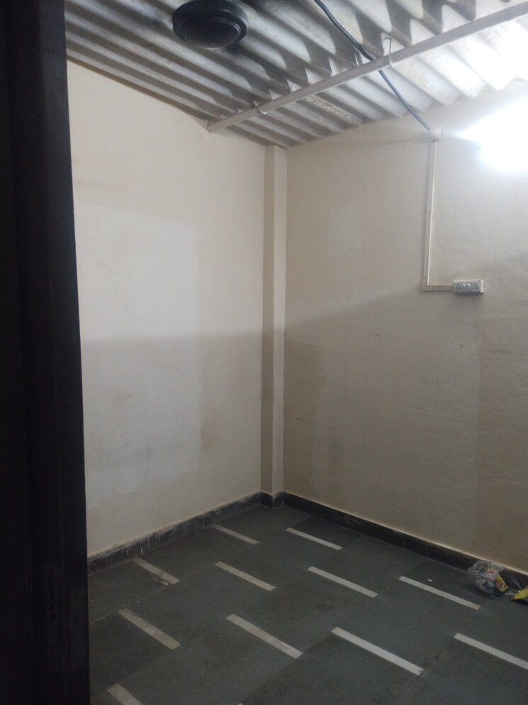 Room, kurla west 1 Bedroom 500 Sq.Ft. Independent House In Kurla West Mumbai 8880606