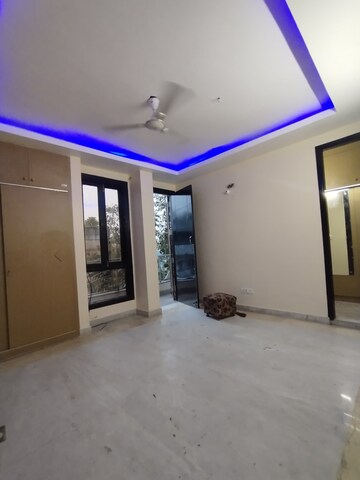 Room in 3 BHK Builder Floor at Chittaranjan Park – for Rent