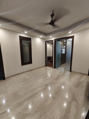 Room in 3 BHK Builder Floor at Sector 42 – for Sale