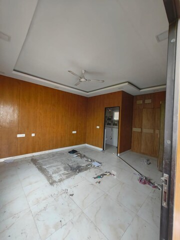 Room in 3 BHK Builder Floor at Kalkaji – for Rent
