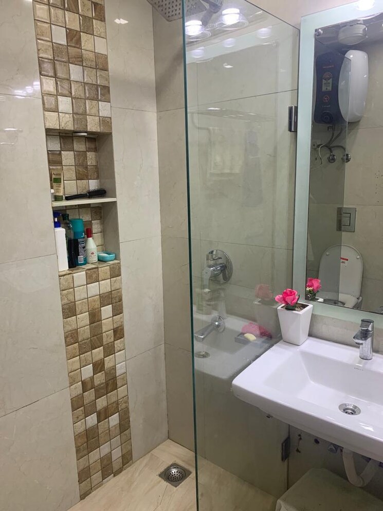Bathroom, kalkaji 3 Bedroom 2000 Sq.Ft. Builder Floor In Kalkaji Delhi 8880686