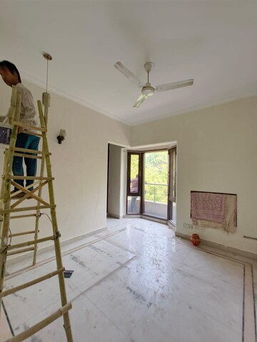 Room in 3 BHK Builder Floor at Kalkaji – for Rent