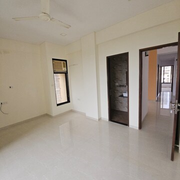 Room in 4 BHK Apartment at Dadar West – for Rent