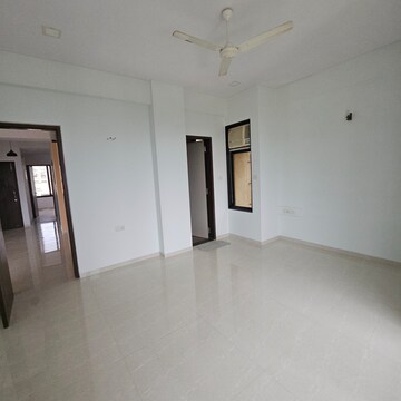 Room in 4 BHK Apartment at Dadar West – for Rent