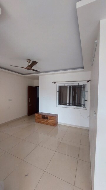 Room in 2 BHK Apartment at Vaishnavi Gardenia, Jalahalli West – for Rent