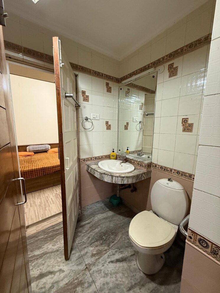 Bathroom, kalkaji 2 Bedroom 900 Sq.Ft. Builder Floor In Kalkaji Delhi 8880757