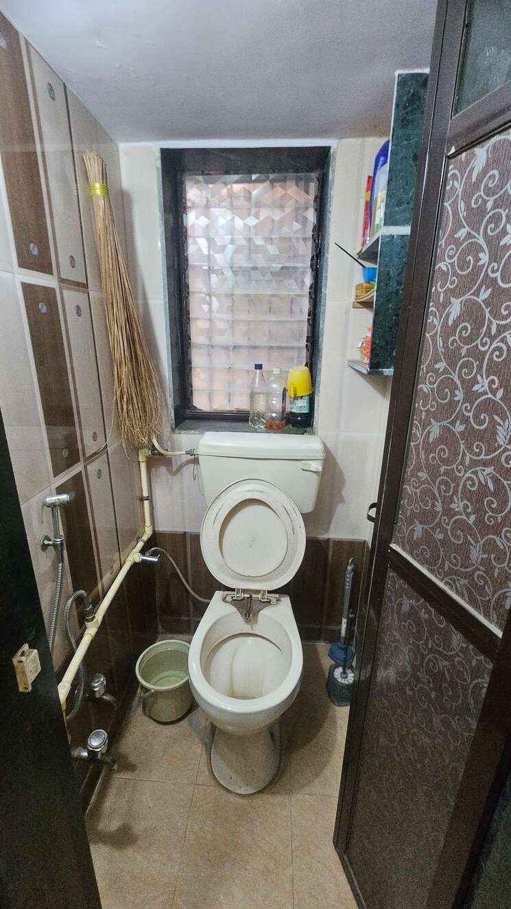 Attached Bathroom, dombivli west 1 RK 435 Sq.Ft. Apartment In Dombivli West Thane 8880764