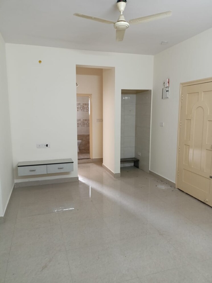 Room, hmt layout 3 Bedroom 1500 Sq.Ft. Builder Floor In Hmt Layout Bangalore 8880756