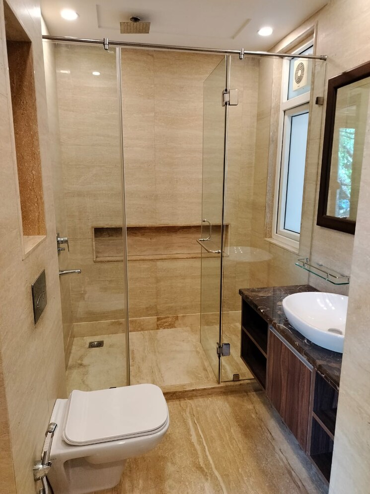 Bathroom, green park extension 4 Bedroom 2700 Sq.Ft. Builder Floor In Green Park Extension Delhi 8880762