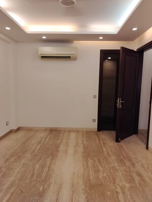Room in 4 BHK Builder Floor at Green Park Extension – for Sale
